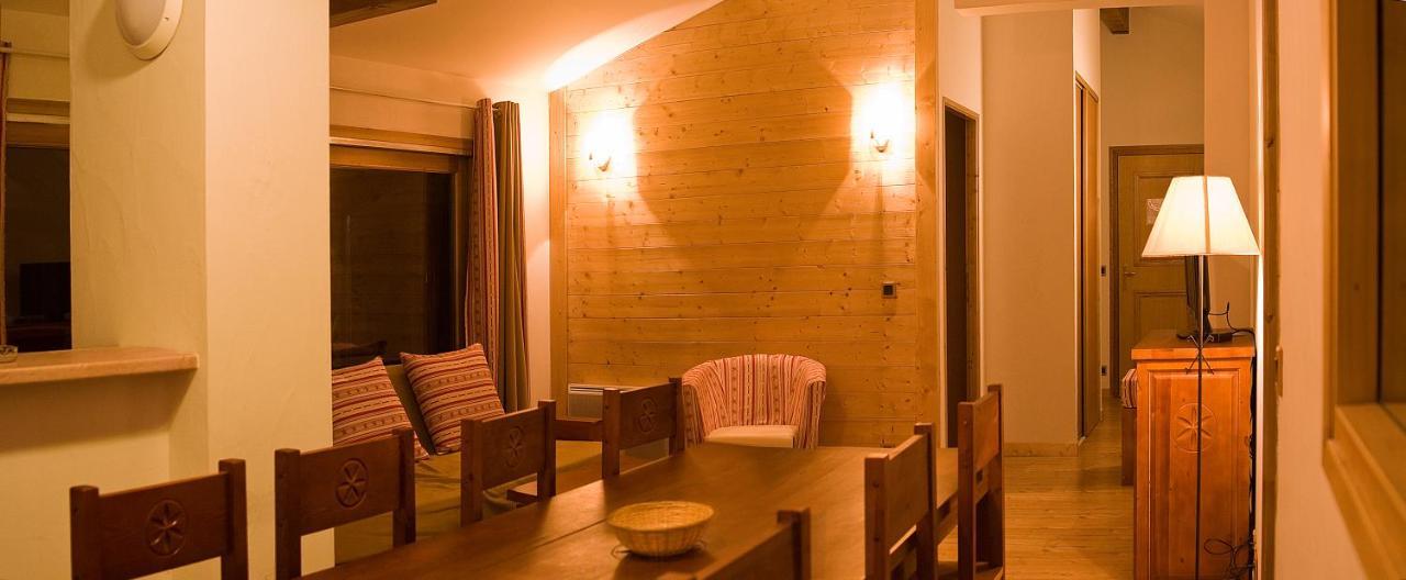 Four-Bedroom Apartment with Loggia (11 People),1377884585:JPEG