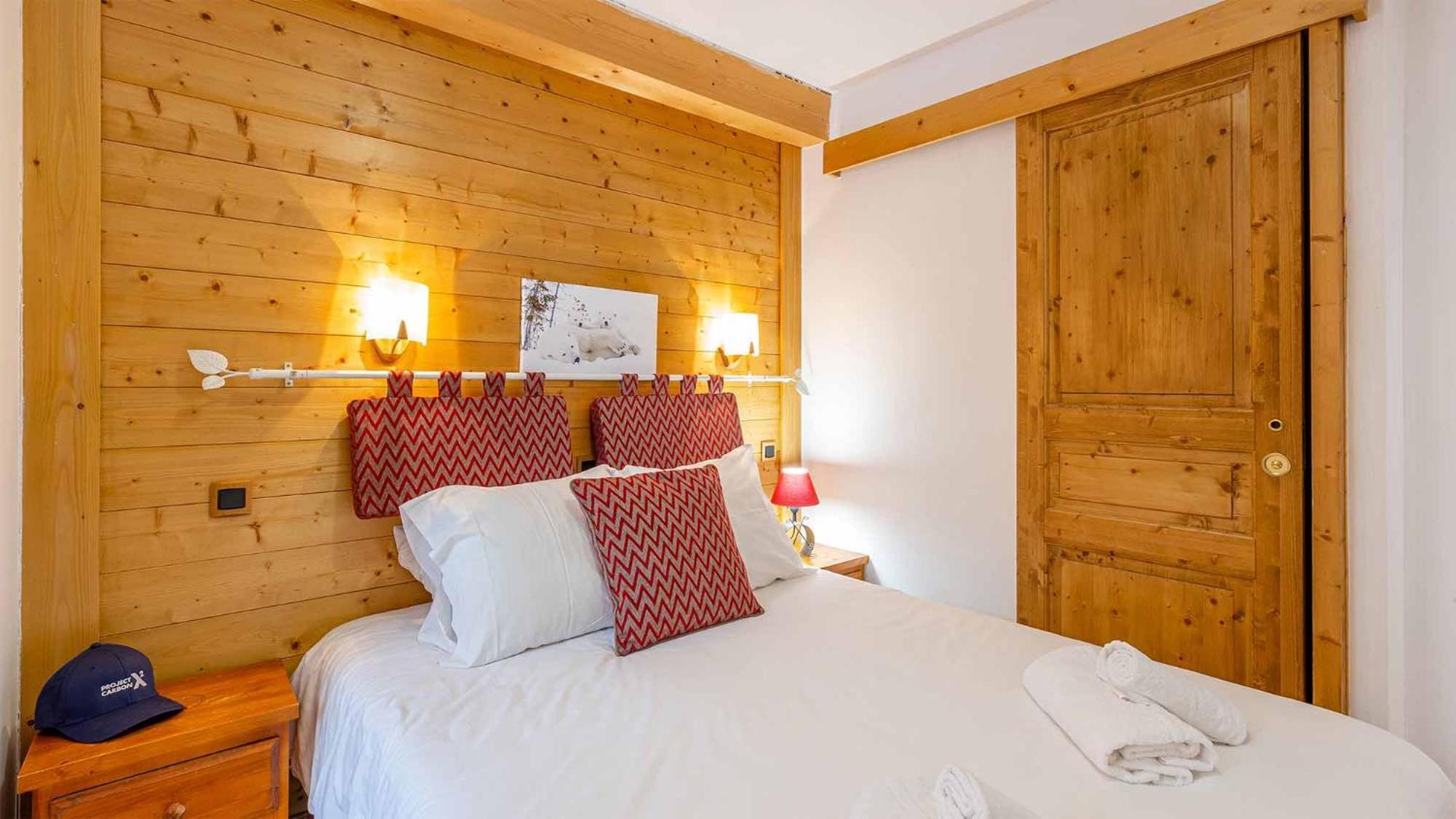 One-Bedroom Apartment with Sleeping Alcove (6 People),1548766720:JPEG